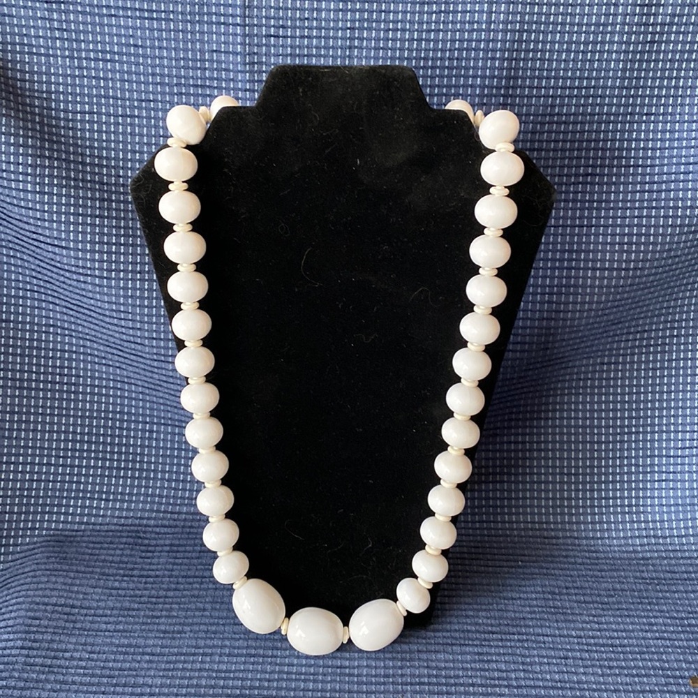 White 28” Retro Bead Necklace